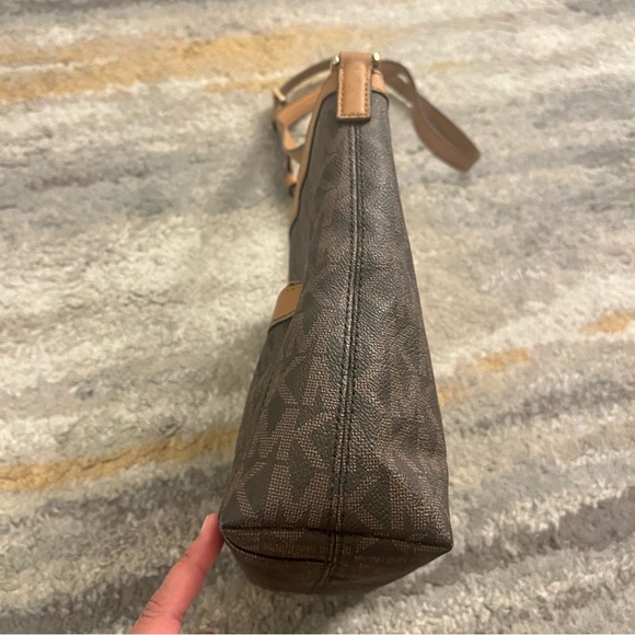 Michael Kors Tan and Brown Signature Crossbody Bag - Picture 5 of 14